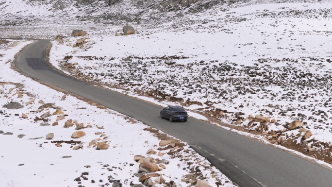 晴天雪景公路航拍