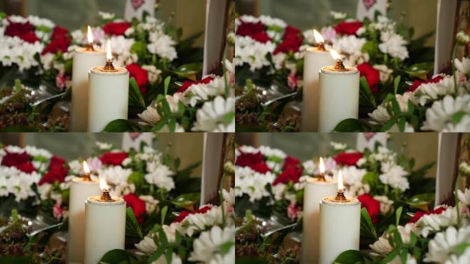 在教堂里，两支蜡烛在花束之间的宝座上燃烧。