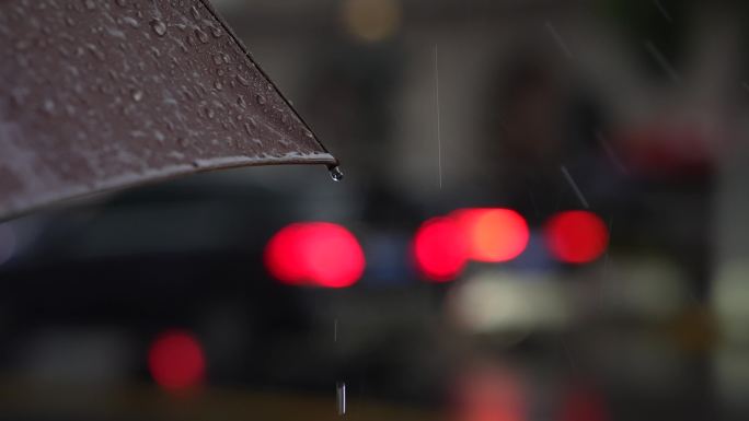 4k商用暴雨 城市暴雨 暴雨打伞水面暴雨