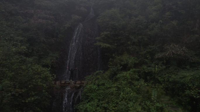 小瀑布风景|人物和瀑布｜昭通赤水源头
