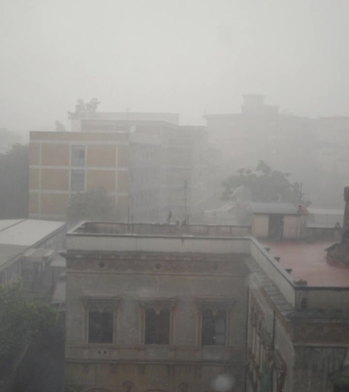 罗马遭遇猛烈的热带暴雨