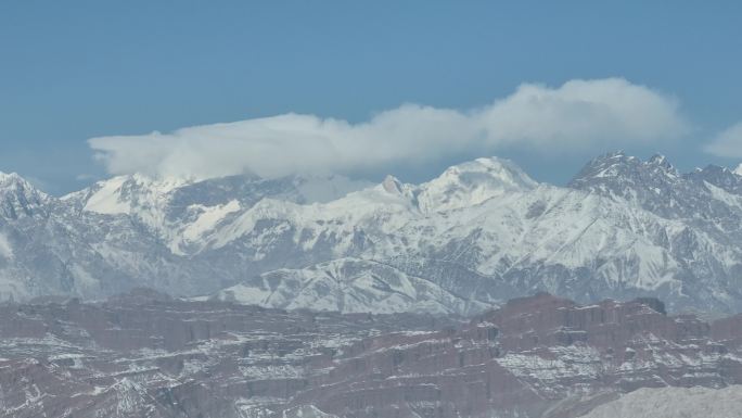 高清新疆温宿大峡谷雪山远景