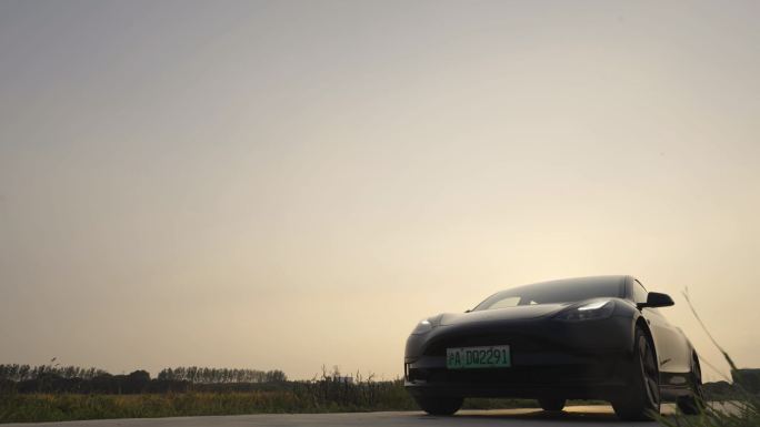 (4k原创)特斯拉汽车行驶  新能源汽车