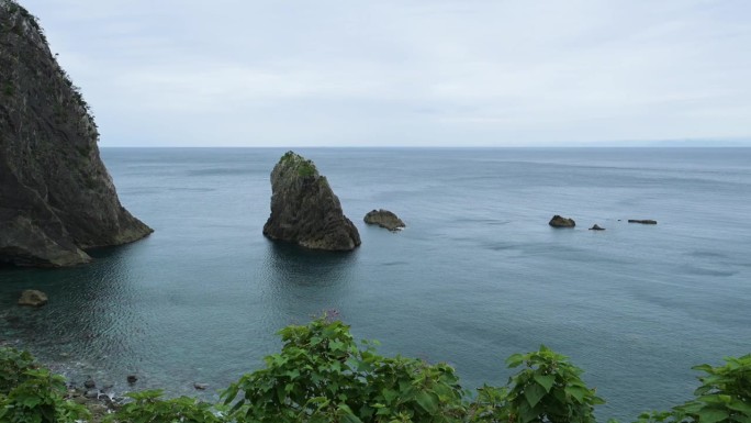 日本伊豆半岛海岸线的电影镜头