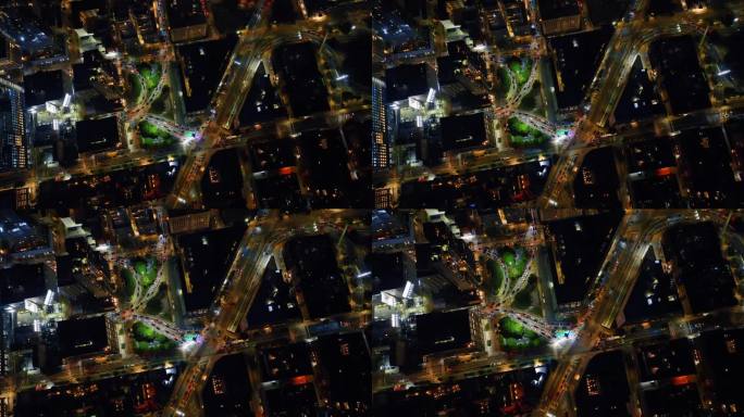 从顶部俯瞰美丽的纽约。无数的汽车行驶在夜晚城市热闹的道路上。