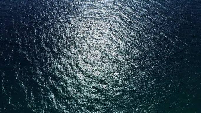 自然视频航拍海浪纹理的俯视图