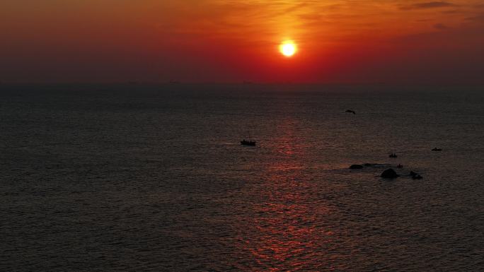 航拍威海市环翠区猫头山东侧海面海上日出