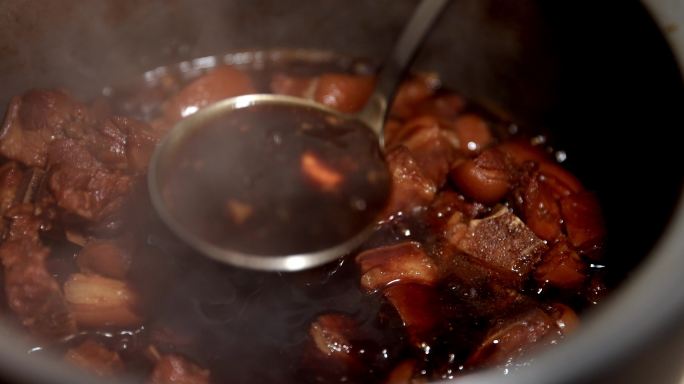 （慢镜头）红烧羊肉烹饪 炖羊肉 羊肉慢炖