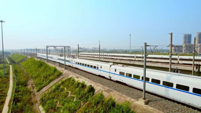 行驶中的高铁