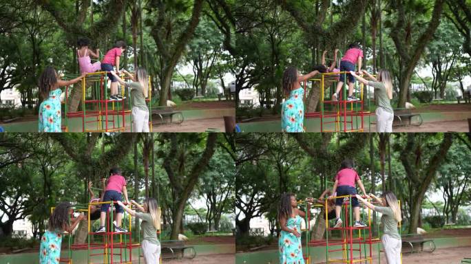 孩子们在攀爬架上玩耍，而他们的妈妈在公园帮忙