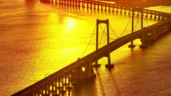 大连海边跨海大桥日落余晖