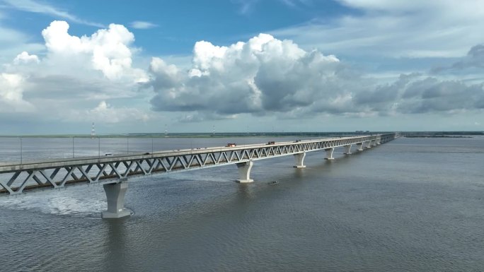 孟加拉国吉大港Rangamati区的Kaptai湖中岛屿鸟瞰图。