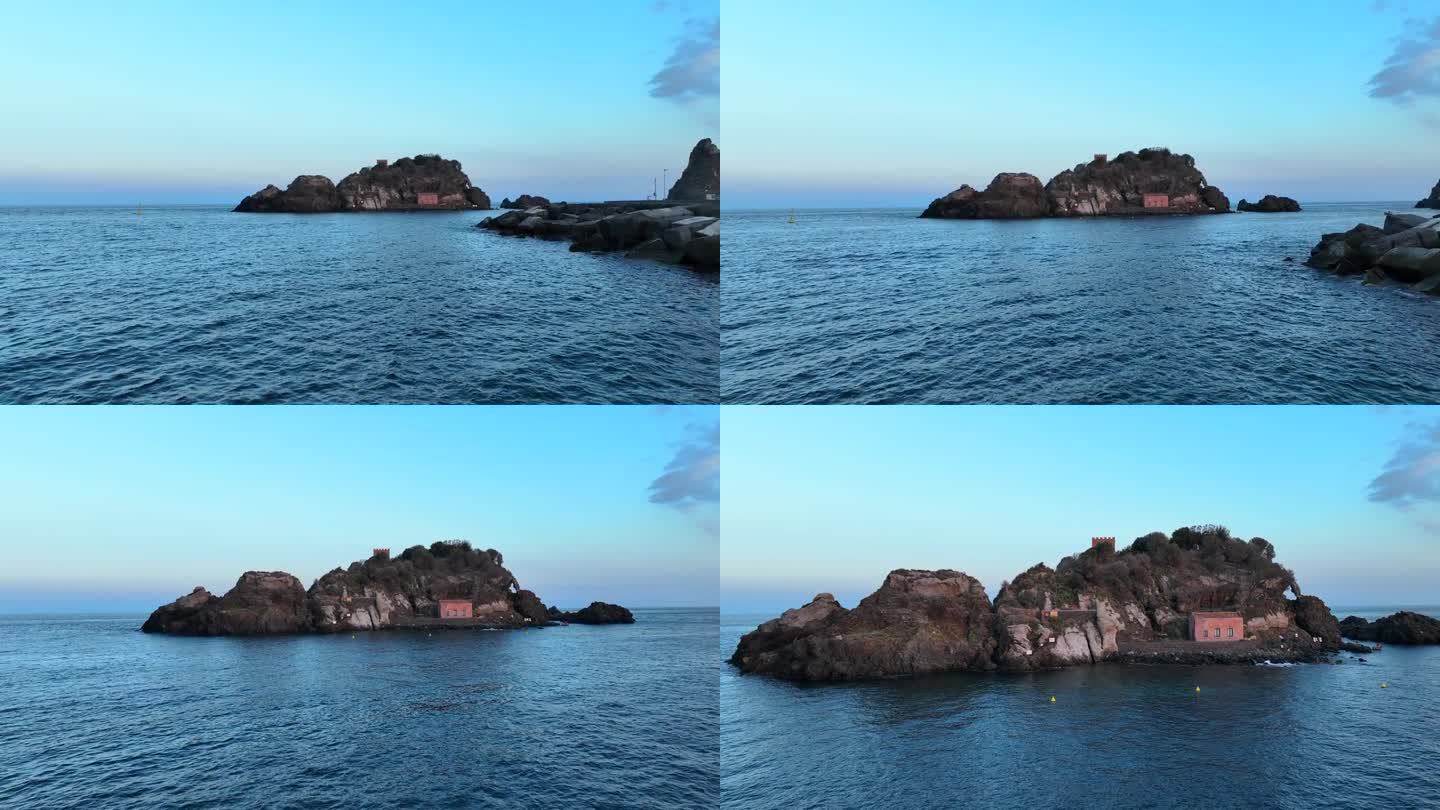 Acitrezza的Faraglioni。独眼岩，典型的熔岩堆。意大利西西里岛