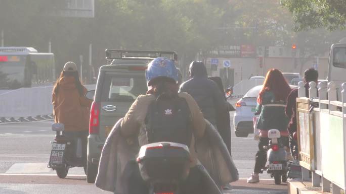 城市生活城市苏醒上班族忙碌城市早晨唤醒