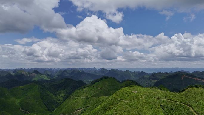 青山群山晴天云层流动延时