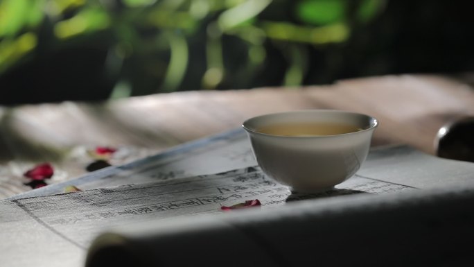 古籍上放着的一盏茶唯美中国风空镜头