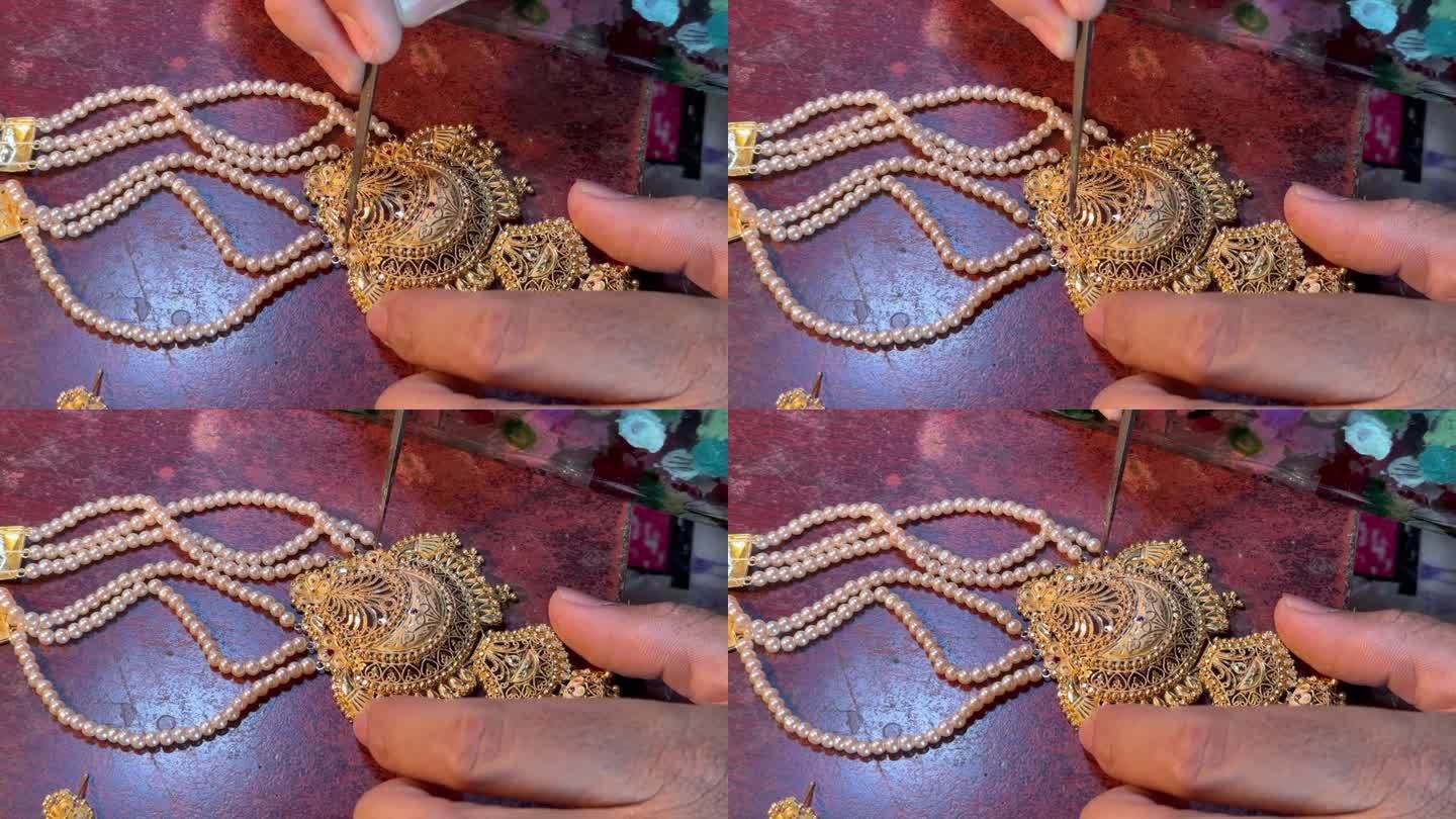 制作Meenakari黄金首饰的过程。手工制作Meenakari珠宝的复杂过程。Meenakari或