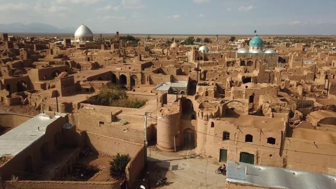 奇妙的古代建筑设计在历史名城aqda在亚兹德在伊朗城镇城堡土坯房屋泥砖结构粘土建筑旅行的历史和冻结的