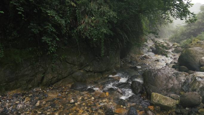 山涧溪流泉水