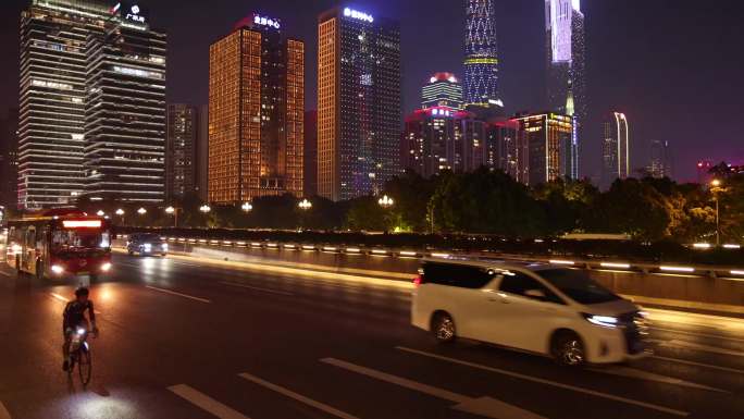 晚上车流交通车辆缓慢行驶广州大桥