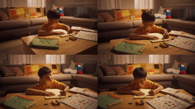 一个可爱的韩国小男孩的肖像，晚上在客厅的笔记本上思考和写作。创意男孩用想象力写故事，梦想成为一名作家