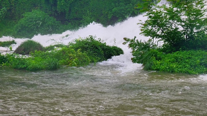 河流夏季洪水强降雨地质灾害山洪咆哮抗洪