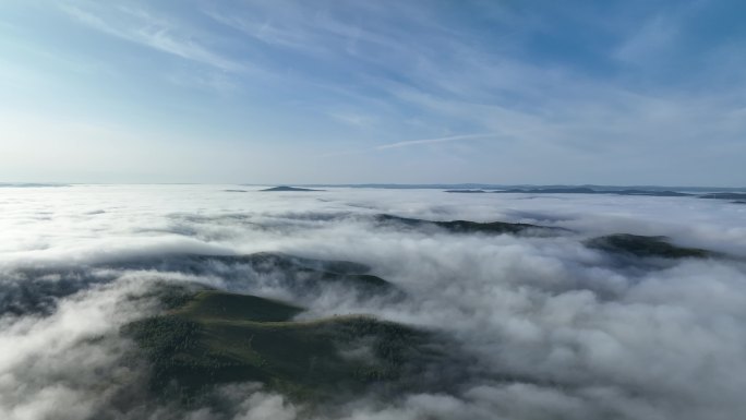 航拍山区丘陵晨雾缭绕
