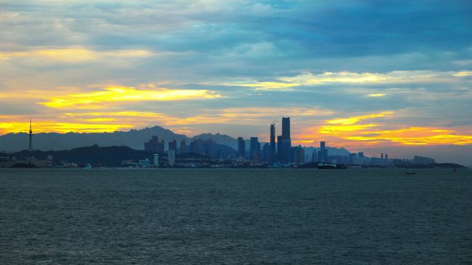 青岛海上日出 青岛港早晨 巨轮航行 港口