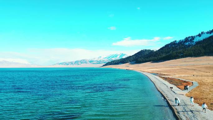 绿水青山山川美景雪山湖泊新疆赛里木湖