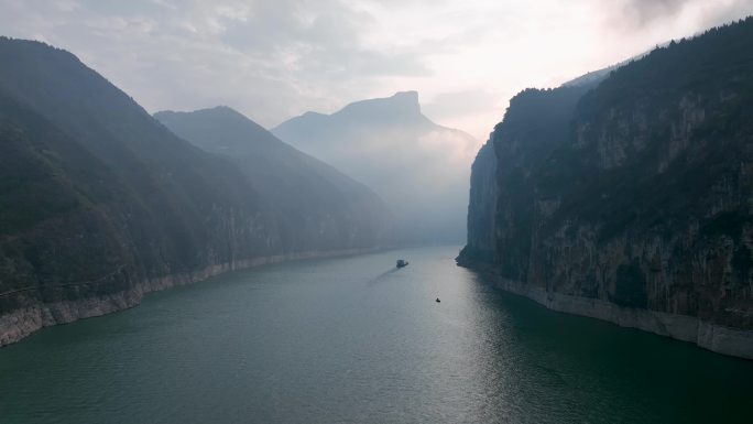 三峡瞿塘峡夔门日出航拍4K