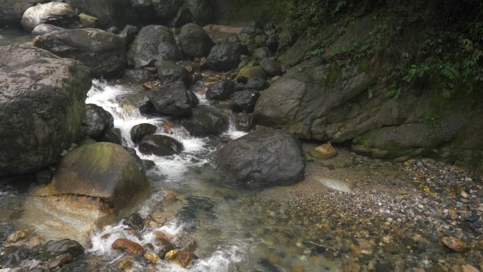 山涧溪流泉水