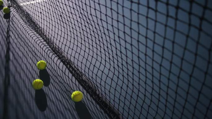 网球场打网球撞网滚动升格慢镜头