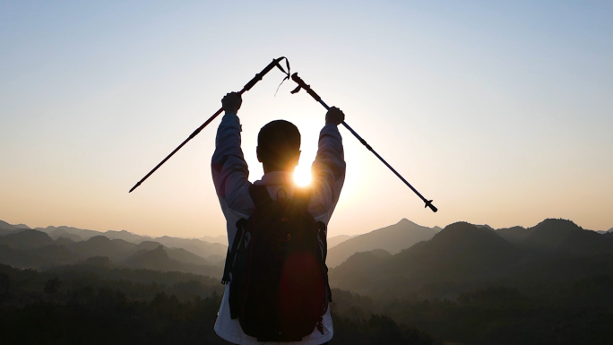 登山行者背包客徒步旅行翻山越岭多镜头