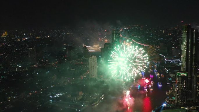 鸟瞰新年倒计时活动在城市上空