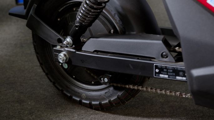 4K高清 电动自行车 车轮胎车身特写