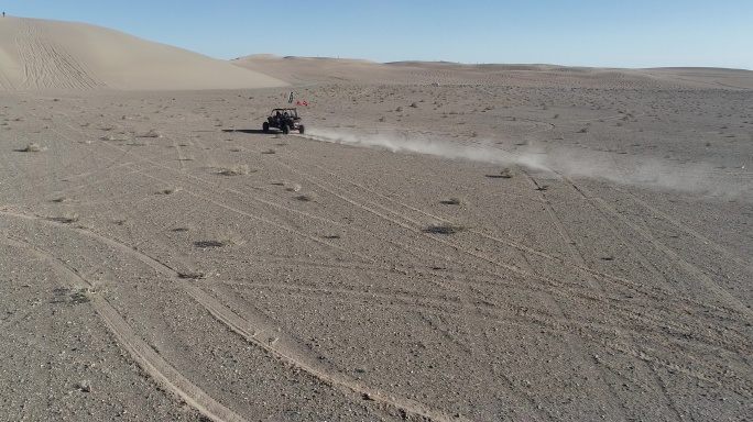 沙漠越野摩托车航拍