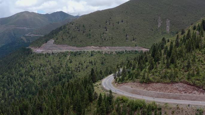 航拍盘山公路弯道行车