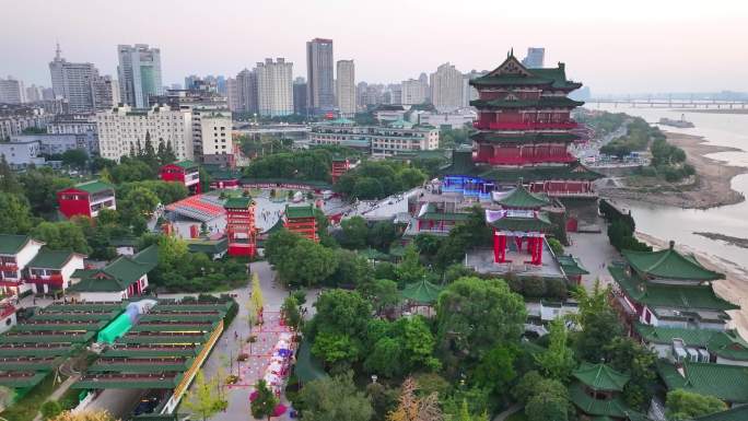 江西南昌滕王阁旅游区夜晚夜景航拍东湖区城