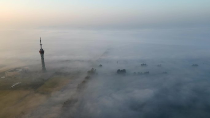 平流雾中电视塔和桥18个片段