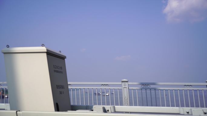 桥上侧窗风景长江大桥上第一视角窗外风景