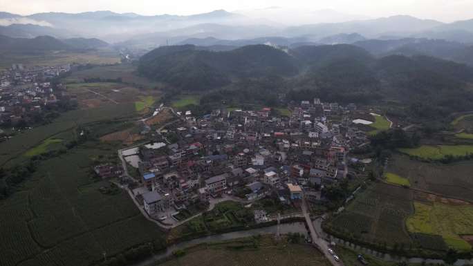 美丽雨后乡村峰峦叠嶂航拍美景