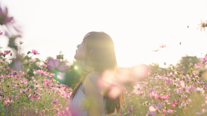 美女与自然浪漫花海