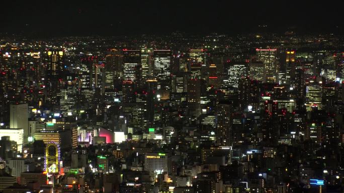 大阪，日本:夜间的南场和新斋桥市区鸟瞰图。