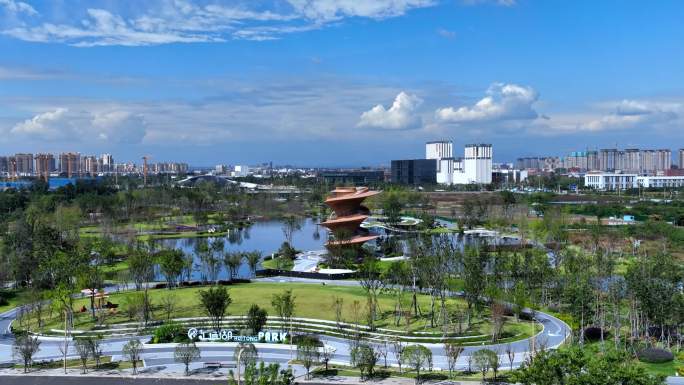 彭州市致和街道天府中药城汇通湖全景