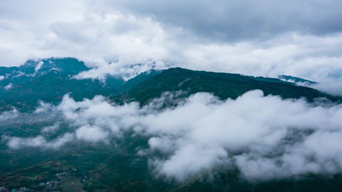 4k航拍山间森林云雾薄雾空镜头