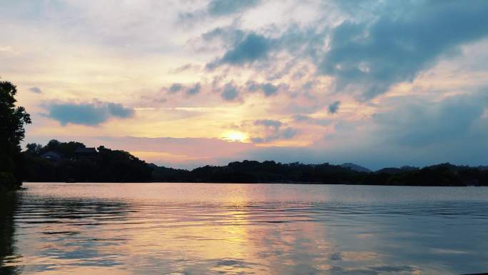 西湖 湖边 夕阳 太阳缓缓下山渐渐的天黑