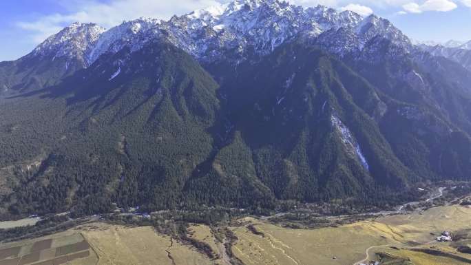 4k航拍马蹄寺祁连山草原雪山