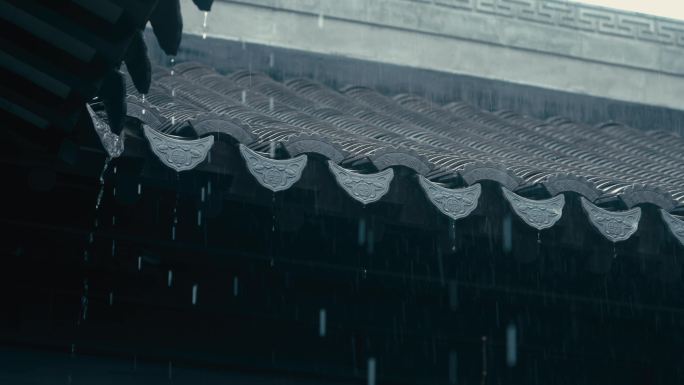 惊蛰雨水下雨天屋檐落雨徽派古建筑意境春季