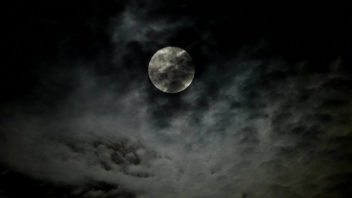 月亮乌云