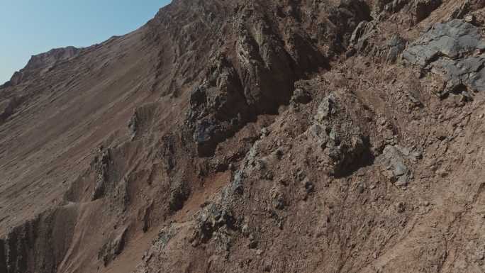 吐鲁番火焰山吐峪沟峡谷水土流失荒漠化地貌